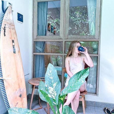 Manuver Surf And Stay Uluwatu Bali Jimbaran Exterior foto